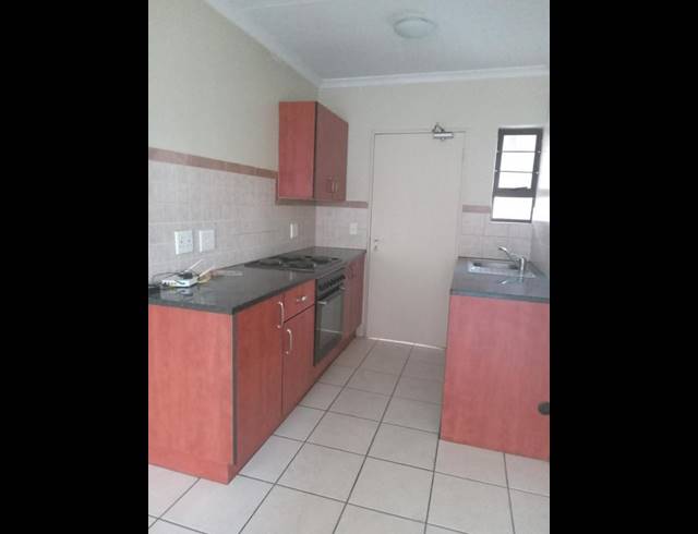 2 BEDROOM PROPERTY TO RENT IN KOSMOSDAL